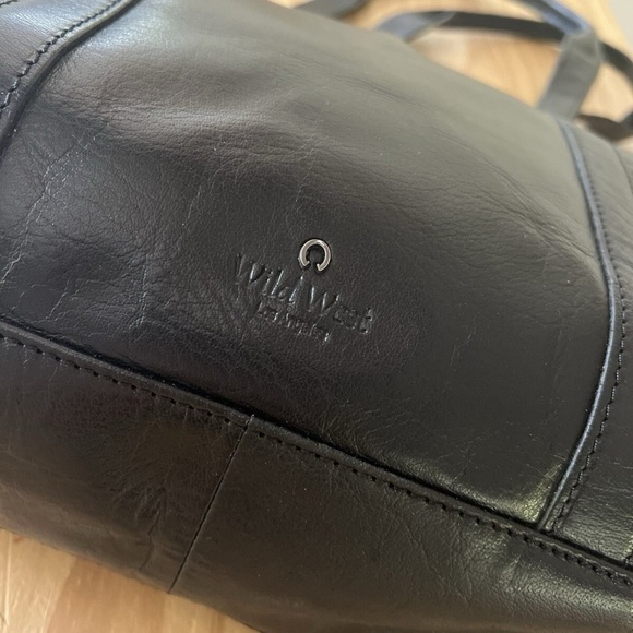 Vintage Black Leather Tote Bag - Picture 7 of 9